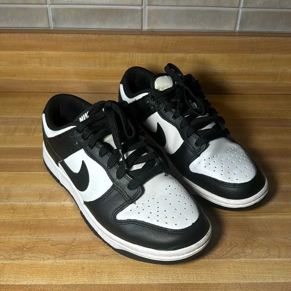 Nike Panda Dunks Women’s Size 6.5 Nearly Perfect Condition